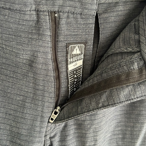 TRAVIS MATHEW MENS BECK PERFORMANCE GOLF SHORTS 32 WAIST - Picture 7 of 7